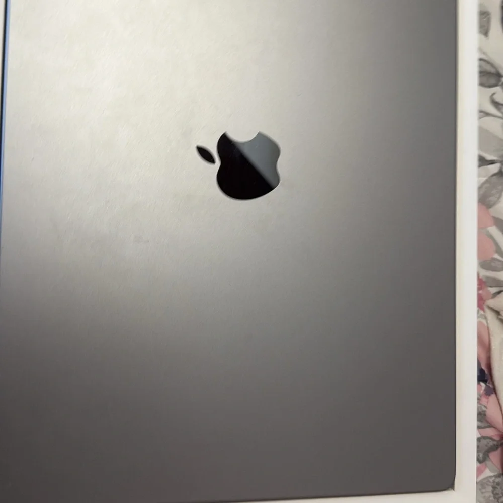 Apple MacBook in Sleek Silver